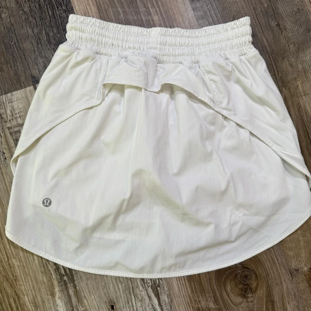 Lululemon‎ Skort Womens 2 White Pace Rival Skirt Athletic Tennis Golf Pickleball